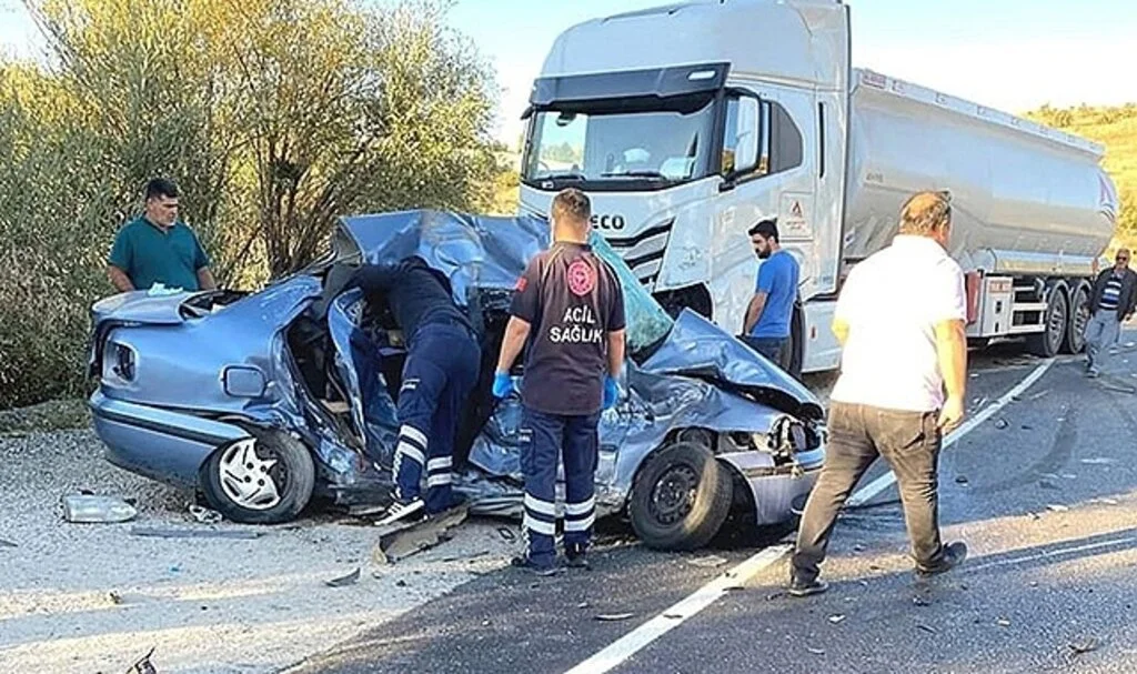 Antalya'da trafik kazası 4 Ölü, 1 Yaralı