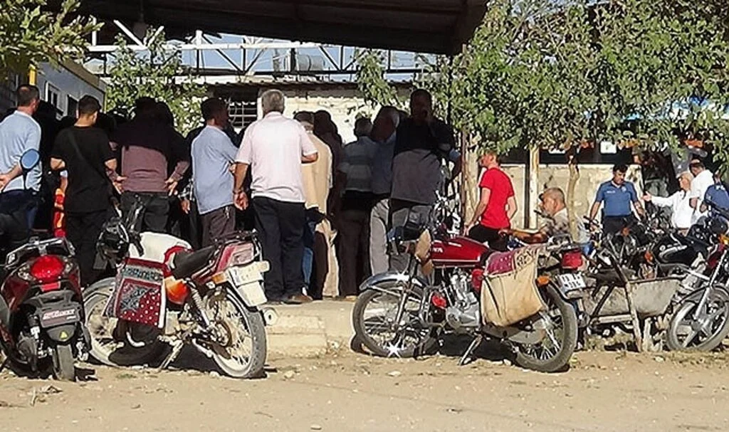 Aralarında husumet bulunan şahsa ateş açtılar: 3 yaralı