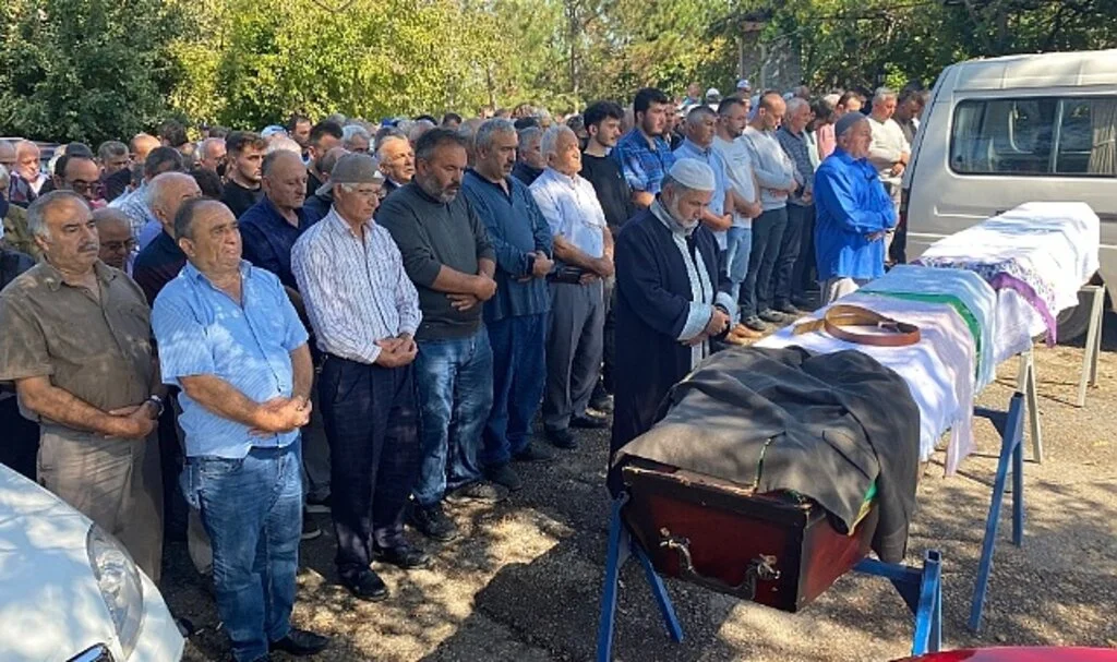 Arazi kavgasında hayatını kaybeden 2 kişi toprağa verildi