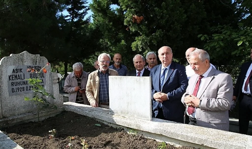 Aşık Kemali Bülbül vefatının 10’uncu yılında kabri başında dualarla anıldı