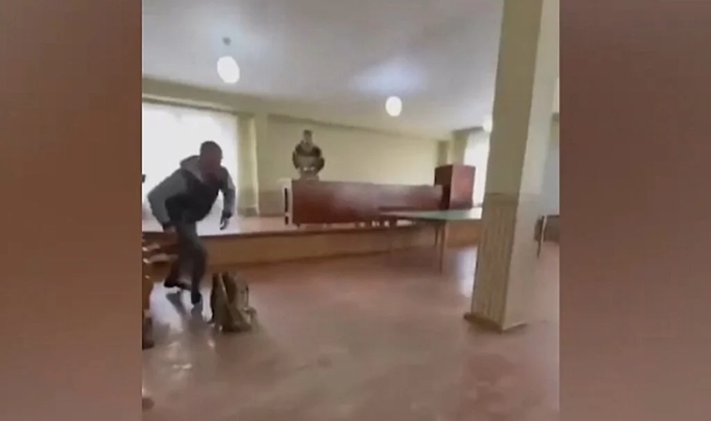 Askeri şubede silahlı saldırı! Dünyanın konuştuğu kararın ardından dehşeti yaşattı: ''Kimse savaşmayacak''