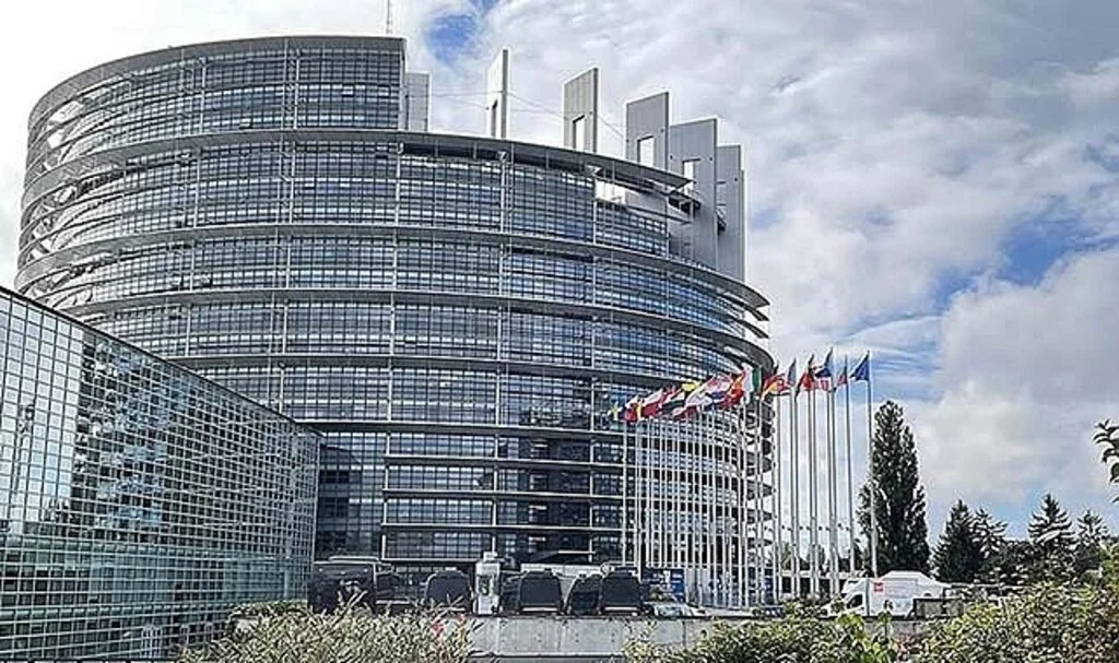 Avrupa Parlamentosu, Macaristan'ın "artık demokratik bir ülke olmadığına" karar verdi