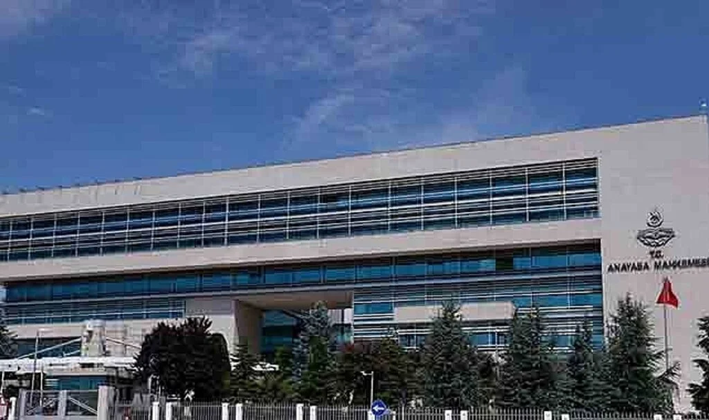 AYM, hükmün açıklanmasının geri bırakılması kararına itirazı öngören kanunu iptal etti