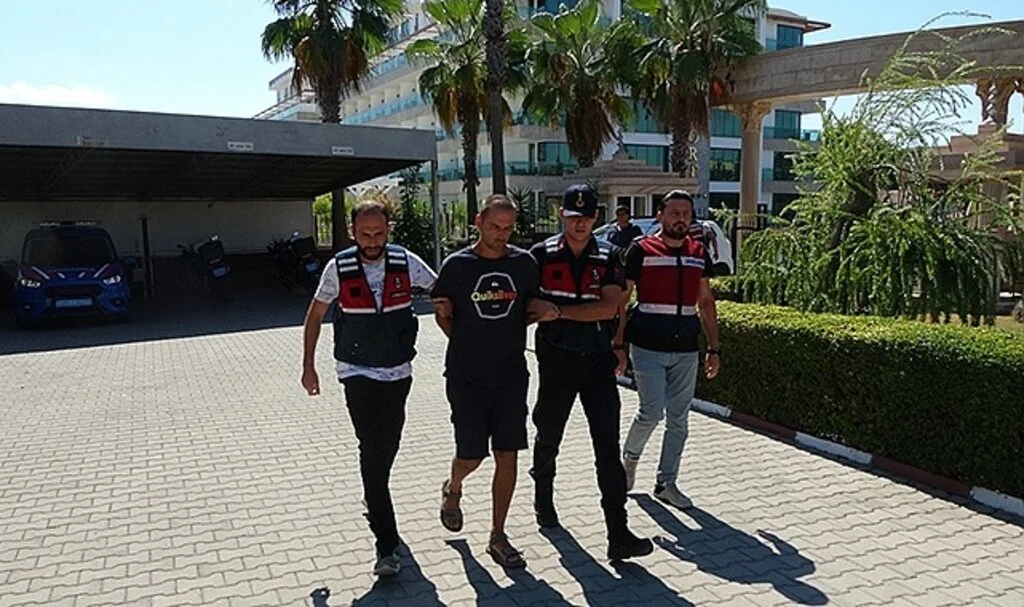 Babasını çekiçle öldüren Rus genç, özel ekip tarafından yakalandı