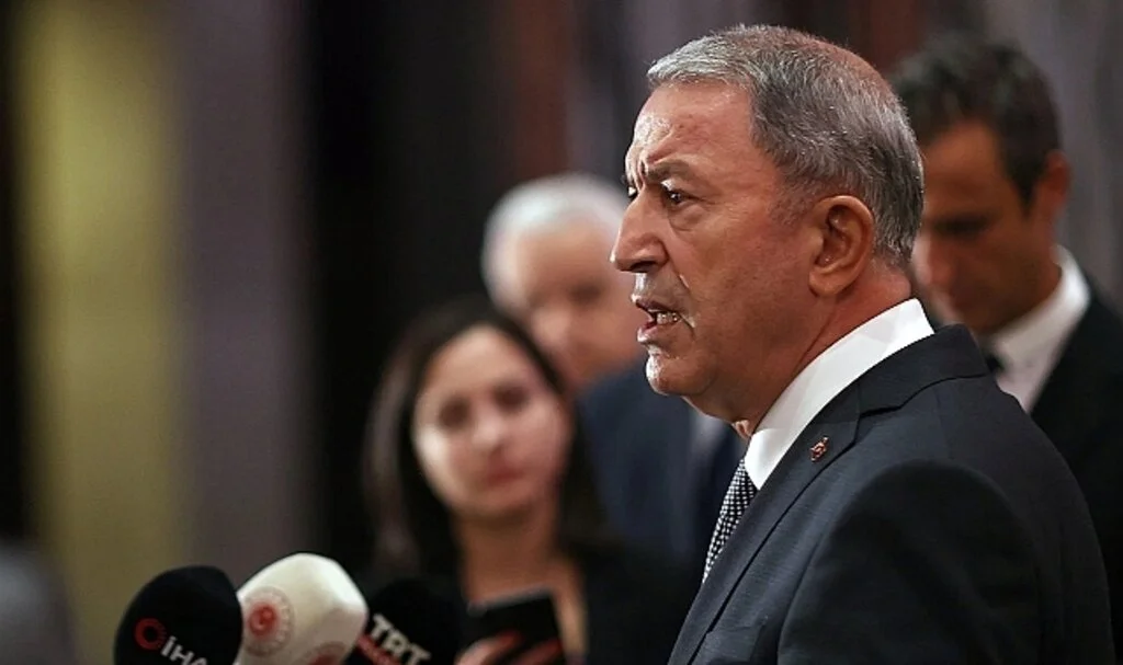 Bakan Akar'dan Yunan bakana: Bu gidişle yüzme bilmek işlerine yarayacak