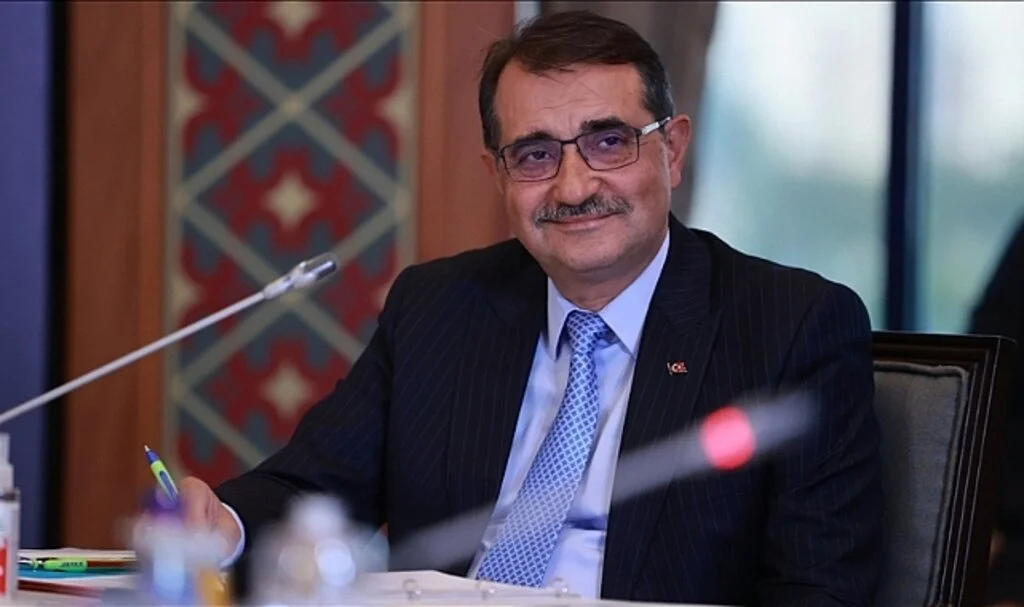 Bakan Dönmez: Karadeniz Gaz Sahası'nda kabloları denizin tabanına döşeyecek gemi İstanbul Boğazı'nda