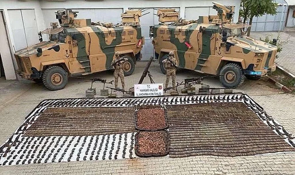 Bakan Soylu duyurdu: Hakkari’de terör örgütünün cephaneliği ele geçirildi