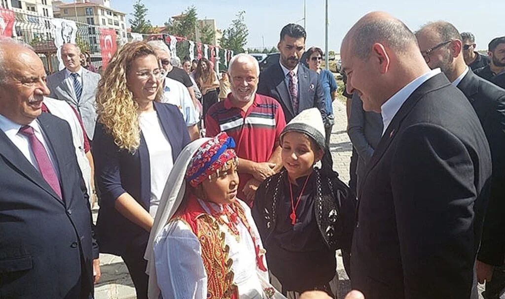Bakan Soylu, harçlıklarını Pakistan'a bağışlayan öğrencileri tebrik etti