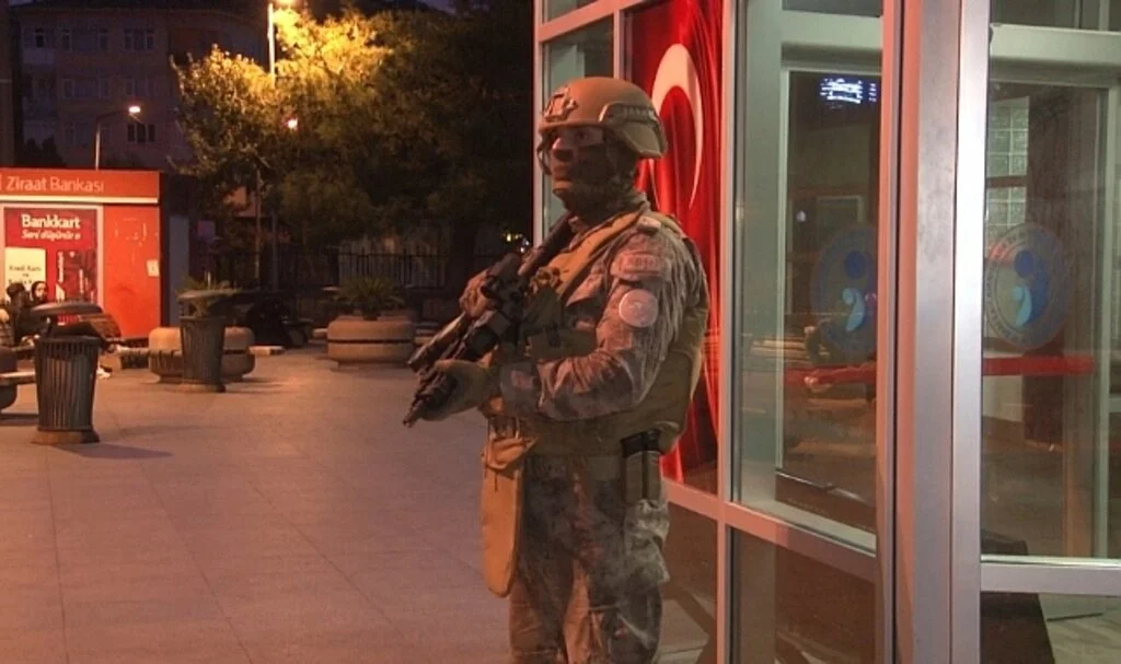 Bakırköy’de hastane önünde silahlı saldırı: 1 ölü, 2 yaralı