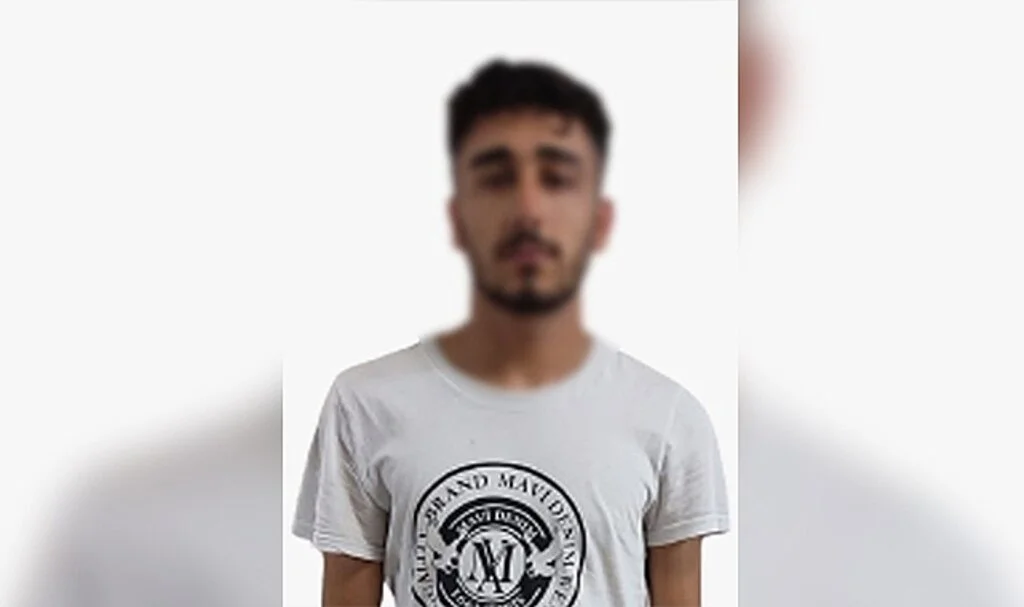 Bakırköy’de hırsız gözüne kestirdiği binaya böyle tırmandı