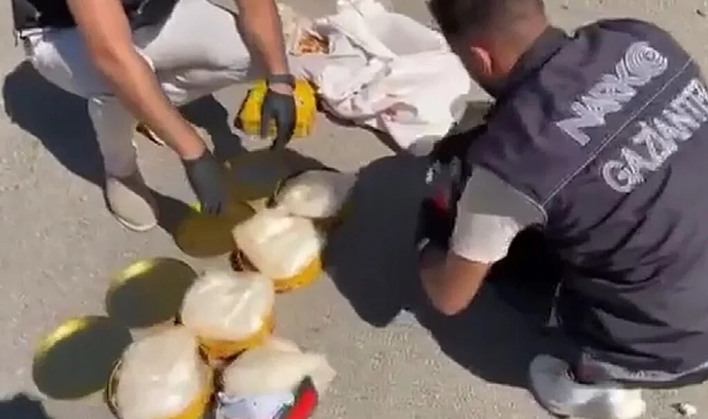 Bal paketlerine zulalanmış 5 kilo metamfetamin ele geçirildi