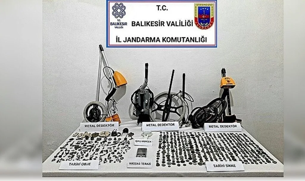 Balıkesir'de tarihi eser kaçakçılarına operasyon