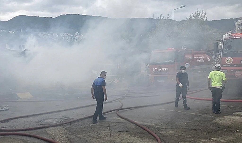 Bartın'da 2 kafe ve 3 büfe yangında kullanılamaz hale geldi