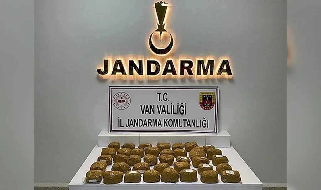 Başkale’de 18 kilo 321 gram toz esrar ele geçirildi