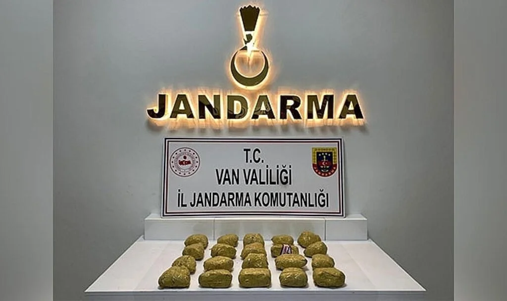 Başkale’de menfeze gizlenmiş 9 kilo 317 gram toz esrar ele geçirildi