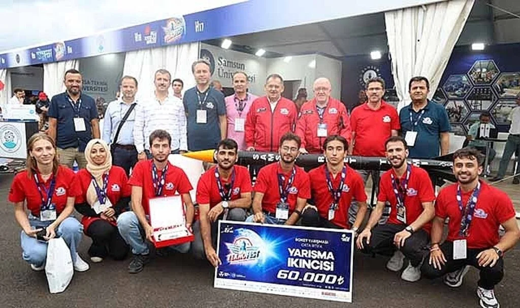 Başkan Demir'den Samsun Üniversiteli Gençlere Tebrik Ziyareti