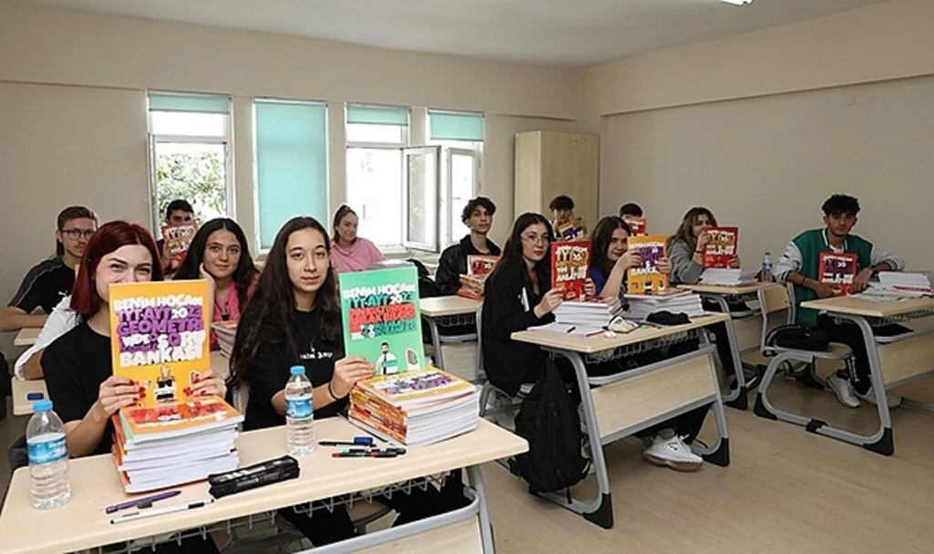 Başkan Demirtaş’tan İLKEM’li öğrencilere eğitim seti desteği