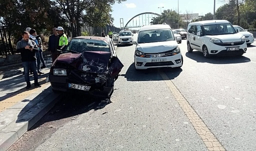 Başkentte zincirleme trafik kazası: 2 yaralı