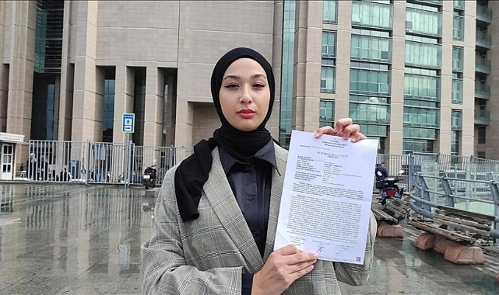 Başörtüsü nedeniyle staja kabul edilmediğini iddia ettiği okul yönetiminden şikayetçi oldu