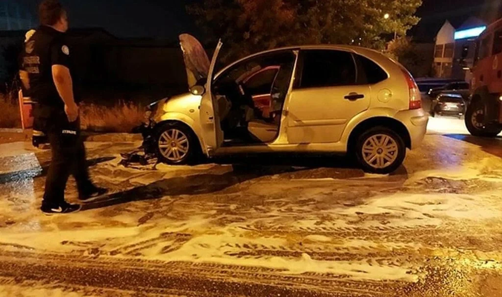 Benzin kaçağından yanan aracın sürücüsü kıl payı kurtuldu