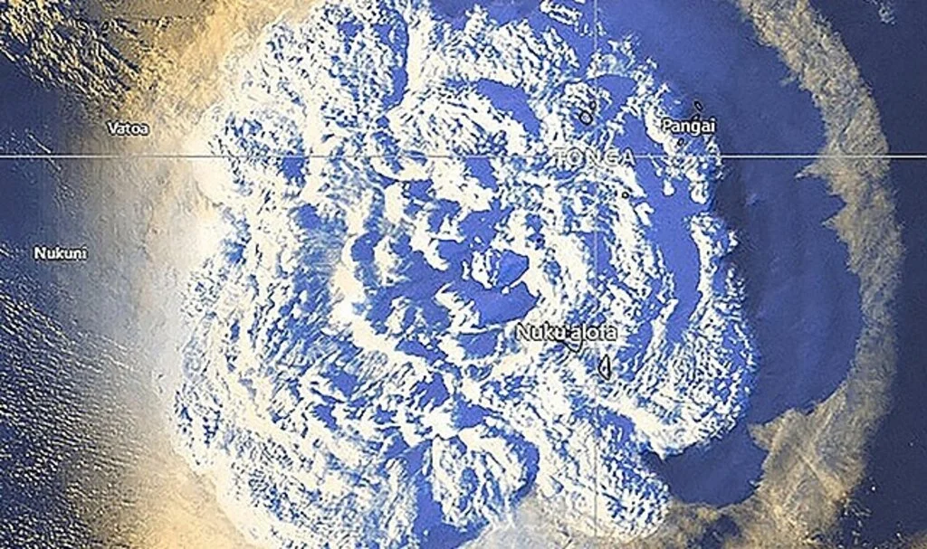 Bilim insanları Tonga'daki yanardağ patlamasının ürettiği okyanus iç dalgalarını keşfetti