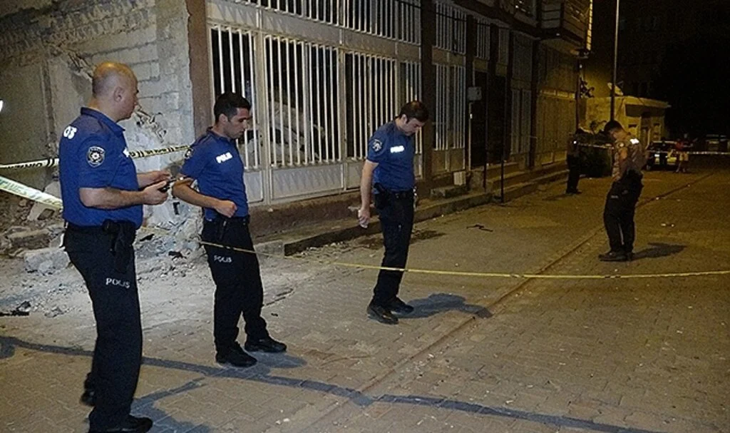 Binaya kurşun yağdırdılar