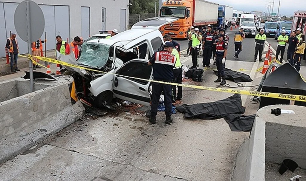 Bolu’da, 3 kişinin öldüğü kazada ağır yaralanan çocuk hayata tutunamadı