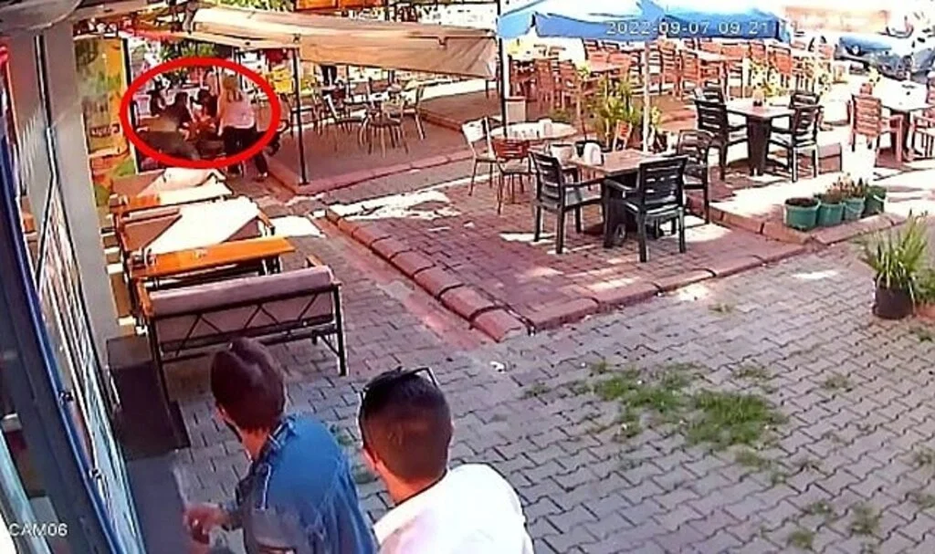 Boşanma aşamasındaki karısını defalarca işte böyle bıçaklamış