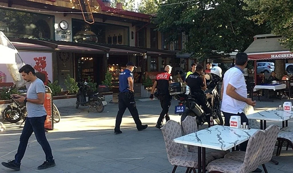 Budama makası ve bıçakla birbirlerine girdiler: 3 yaralı