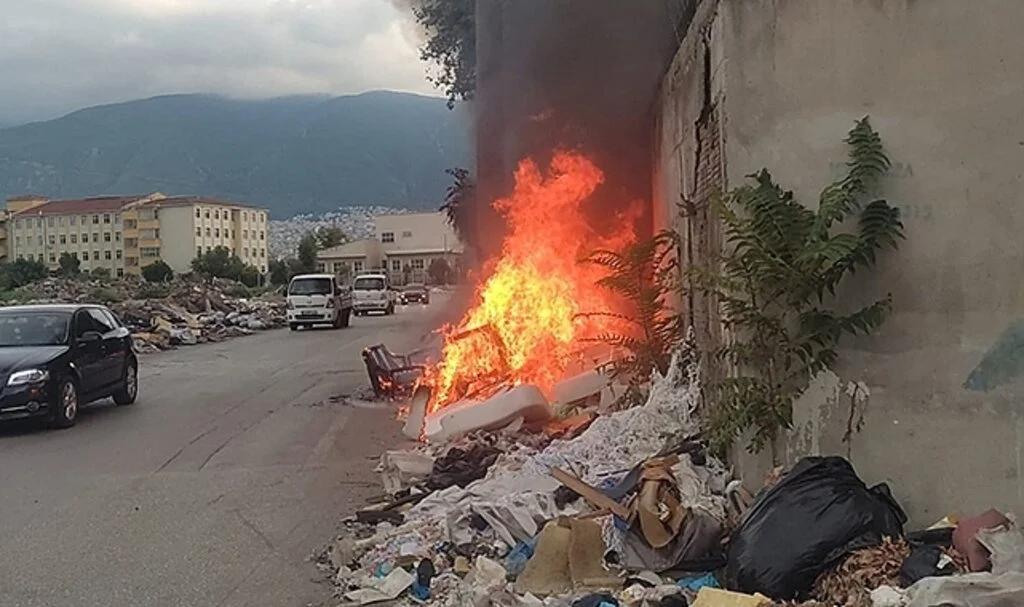 Bursa’da hurdacılar sitesinde yangın paniği