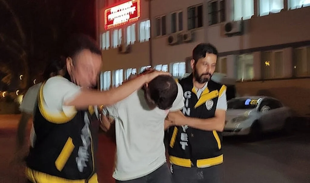 Bursa’da metroda yüzlerce kişinin gözü önünde dehşet