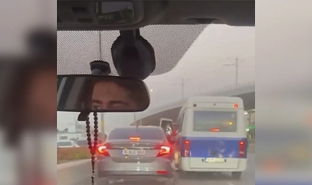 Bursa'da sürücülerin araçlarıyla yol verme kavgası kameralarda