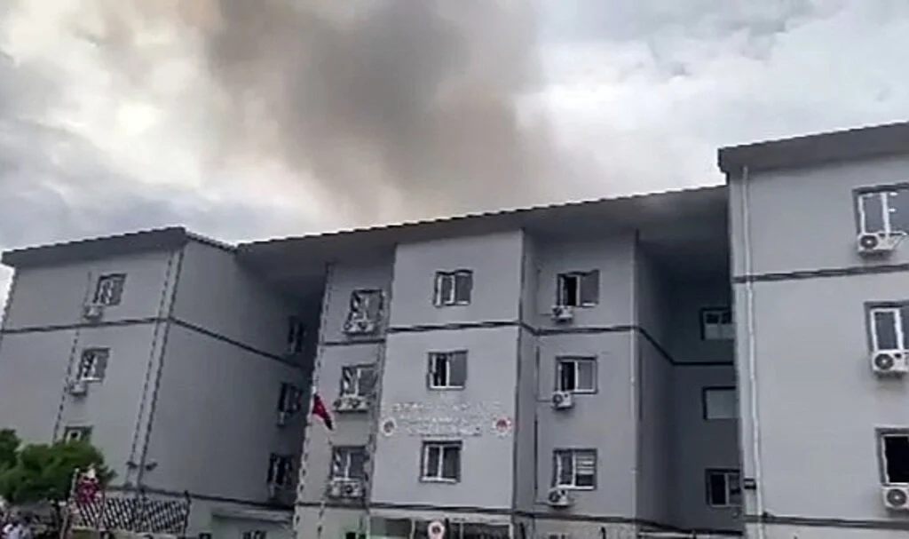 Büyükçekmece Adliyesi’nde yangın paniği, bina tahliye edildi