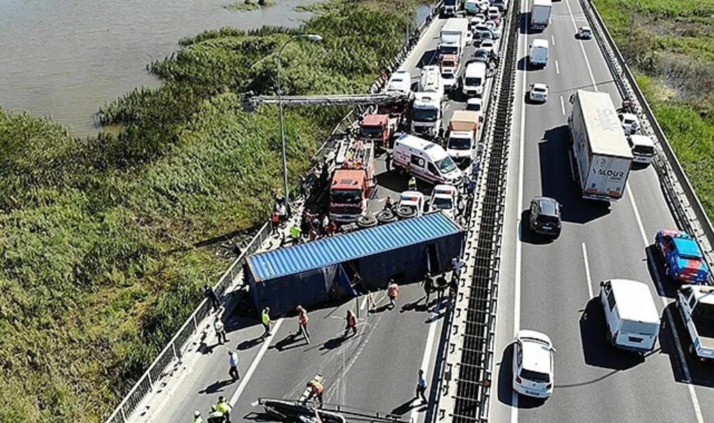 Büyükçekmece TEM'de feci kaza