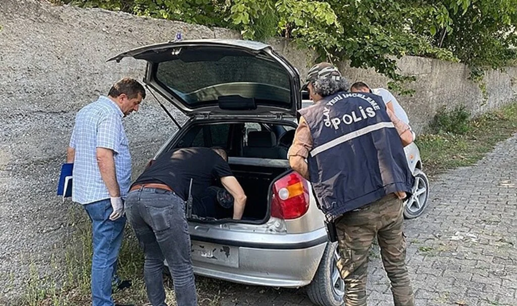 Çalıntı otomobil terk edilmiş halde bulundu