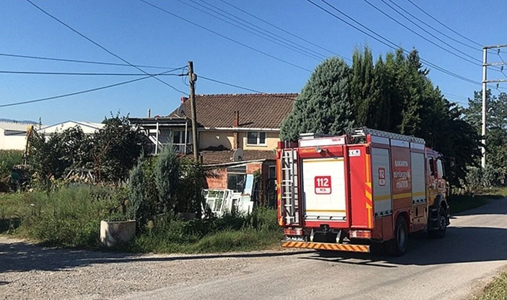 Çalışma yapan kepçe doğal gaz borusunu patlattı, bölgede panik oluştu