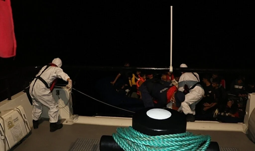 Çanakkale açıklarında 45 düzensiz göçmen yakalandı