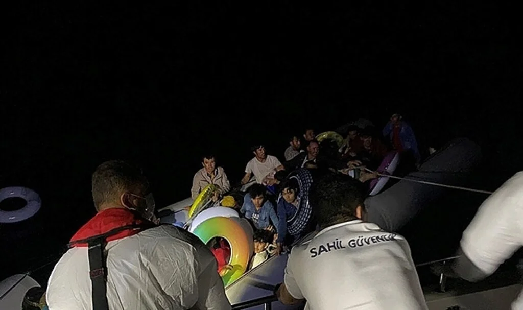 Çanakkale açıklarında 58 düzensiz göçmen kurtarıldı