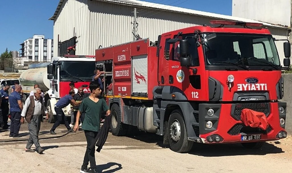 Cansız manken atölyesindeki yangın paniğe neden oldu