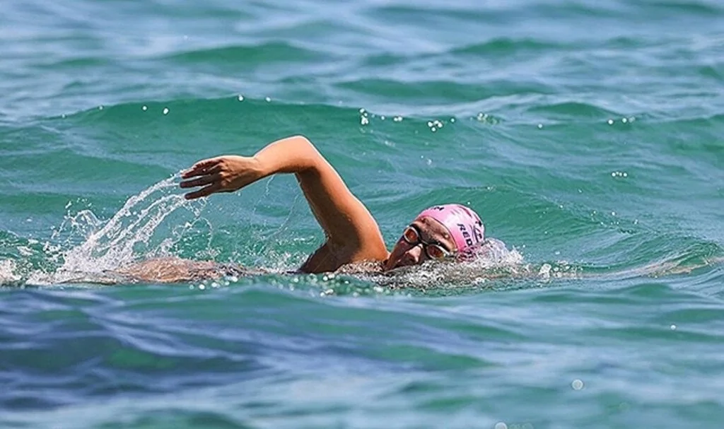 Catalina'yı yüzerek geçen ilk Türk kadını Bengisu '7 Okyanus' için hazırlanıyor
