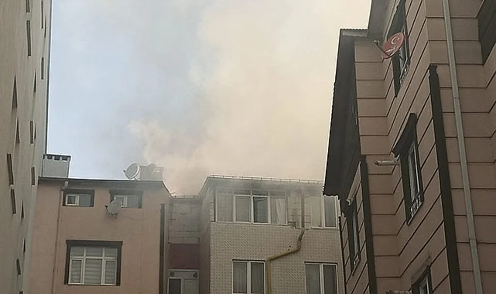 Çatı katında çıkan yangın korkuttu