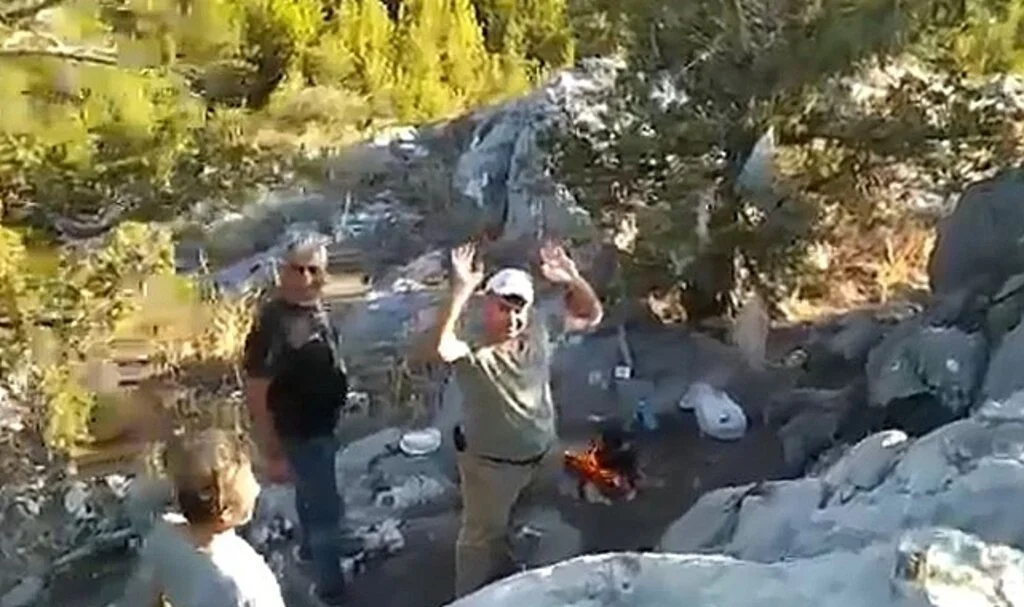 Çay demleyerek kazı yapmışlar
