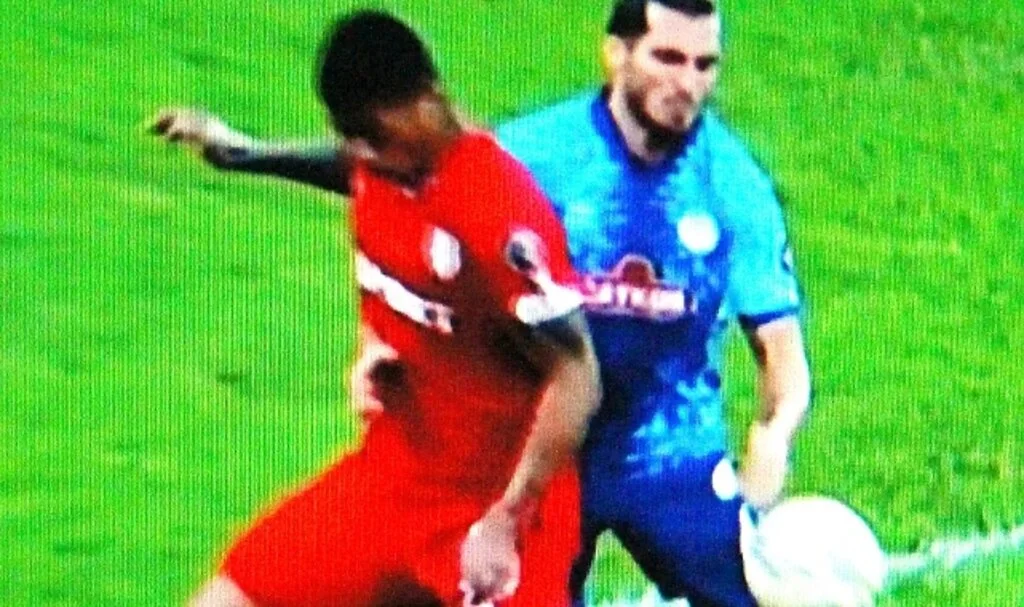 Çaykur Rizespor -  Samsunspor maçında 'VAR' hatadan döndürdü