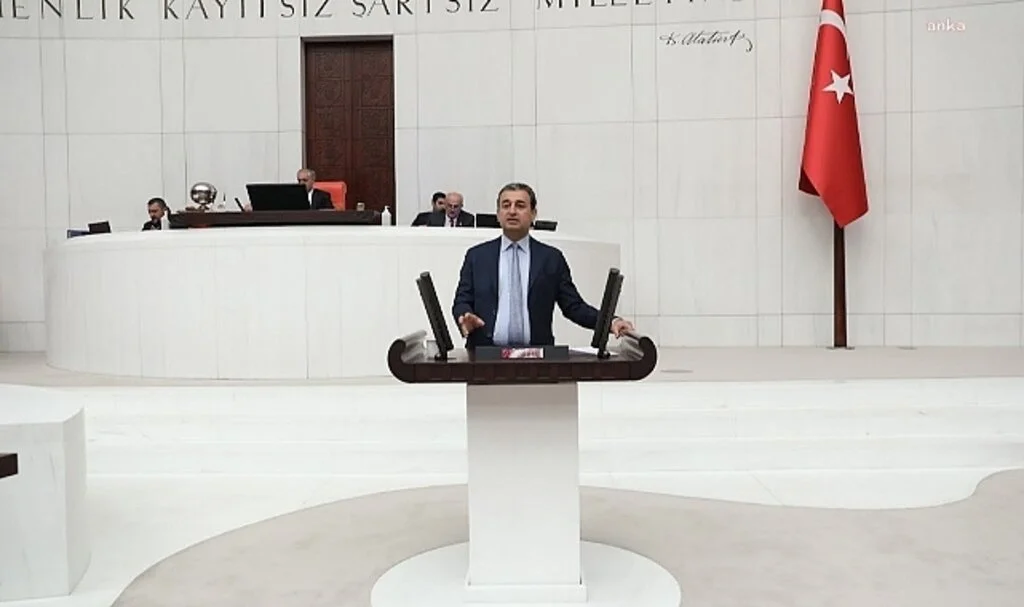 CHP Adana Milletvekili Burhanettin Bulut : "İktidardan yeterli desteği görmeyen esnaf, çareyi dükkanına kilit vurmakta buluyor"