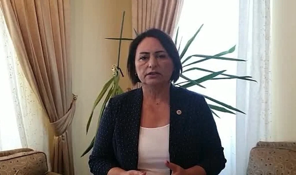 CHP Adana Milletvekili Müzeyyen Şevkin :" Tasarrufa Önce Saraydan Başlayın"