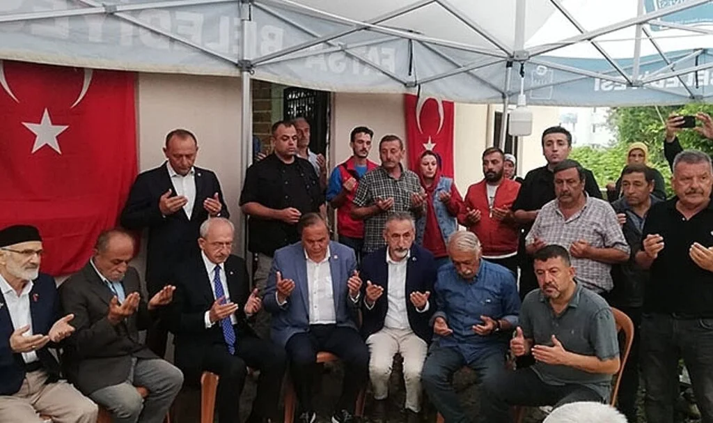 CHP Genel Başkanı Kılıçdaroğlu, şehit Kesti'nin ailesine taziye ziyaretinde bulundu