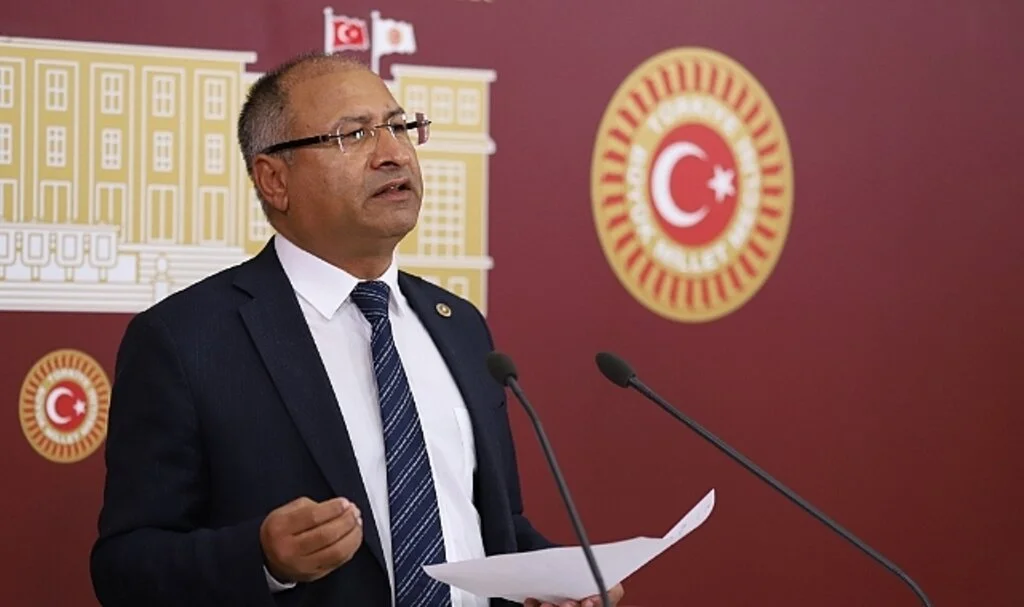 CHP’li Purçu: “Kuaför ve Berberlere Yönelik Yönetmelikte Erteleme Yetmez, Kesin Çözüm Şart”