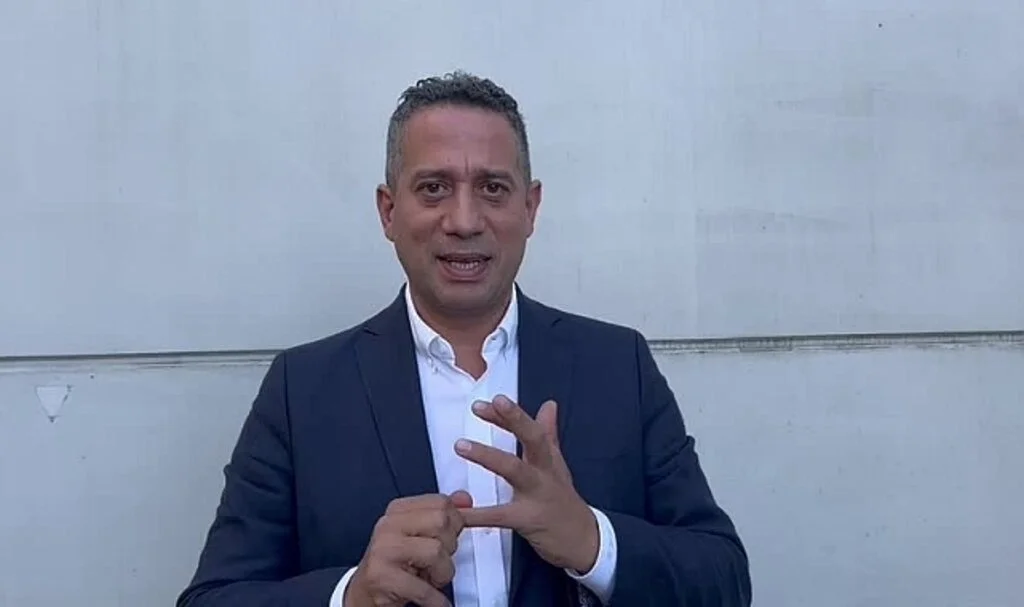 CHP Mersin Milletvekili Ali Mahir Başarır'dan Bakan Kurum'a :"Kim Bu Parçaları Aldı? Kim Bu Arabaları Yok Etti? Çık Ve Hesap Ver"