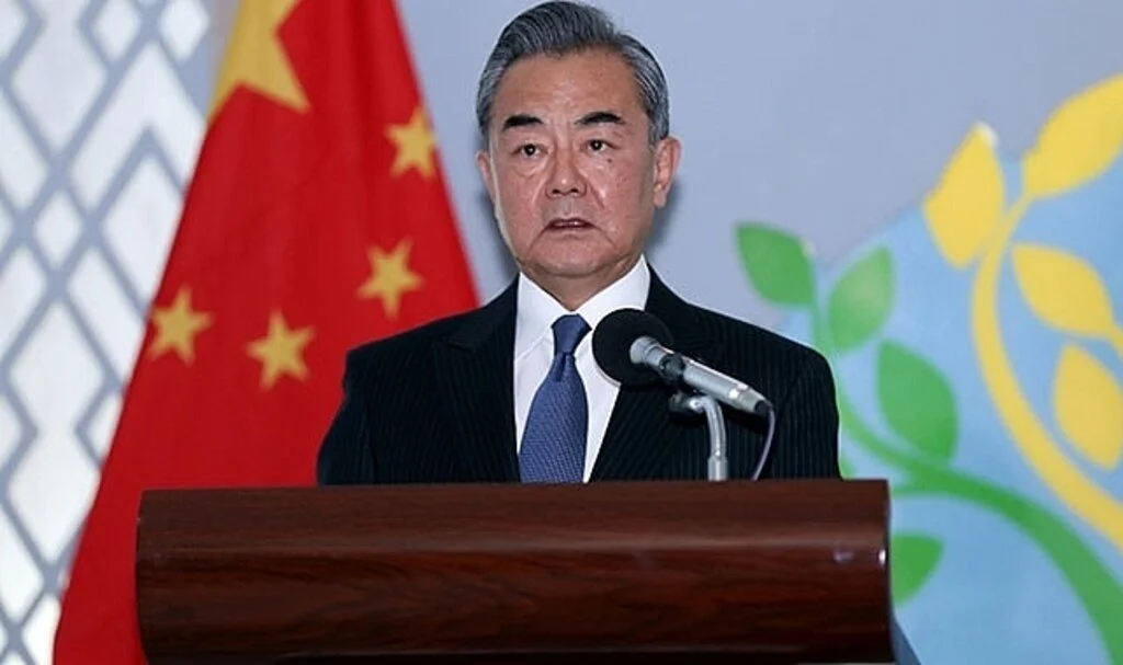 Çin Dışişleri Bakanı Vang, Japonya'ya "ekonomik bağların koparılmaması" mesajı verdi