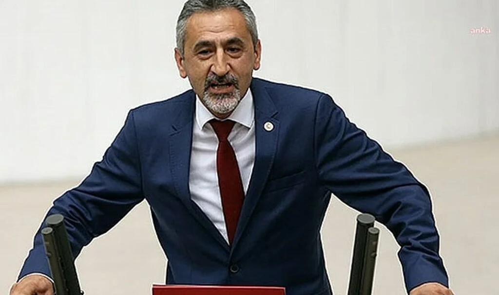 Çocuğuyla Birlikte Kırtasiye Alışverişi Yapan Mustafa Adıgüzel:"İki Çocuklu Bir Ailenin En Az Eğitim Masrafı 5 Bin Lira"